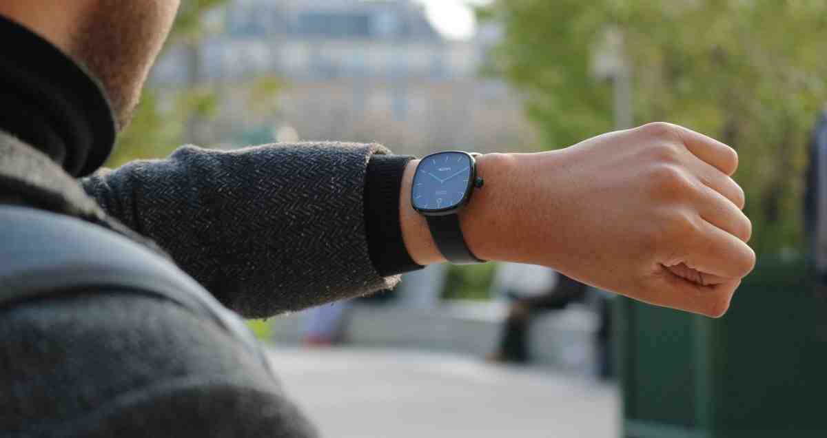 What size smart watch do I need?